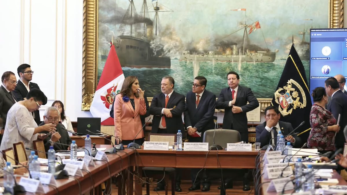 Comisión de Constitución continuará este lunes 19 de octubre debate de pedido de facultades
