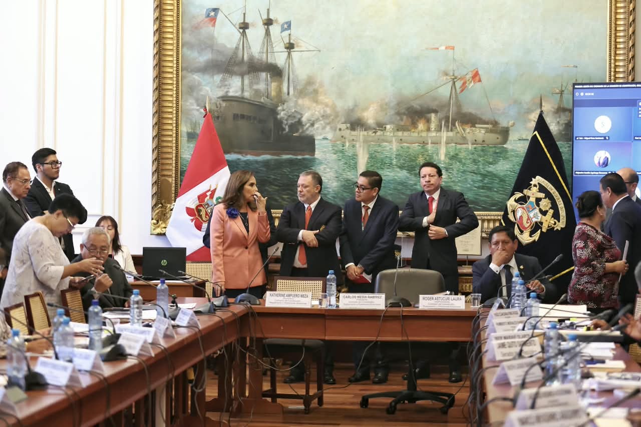 Comisión de Constitución continuará este lunes 19 de octubre para debate de pedido de facultades. Fotos: Joel Alonzo/ @photo.gec