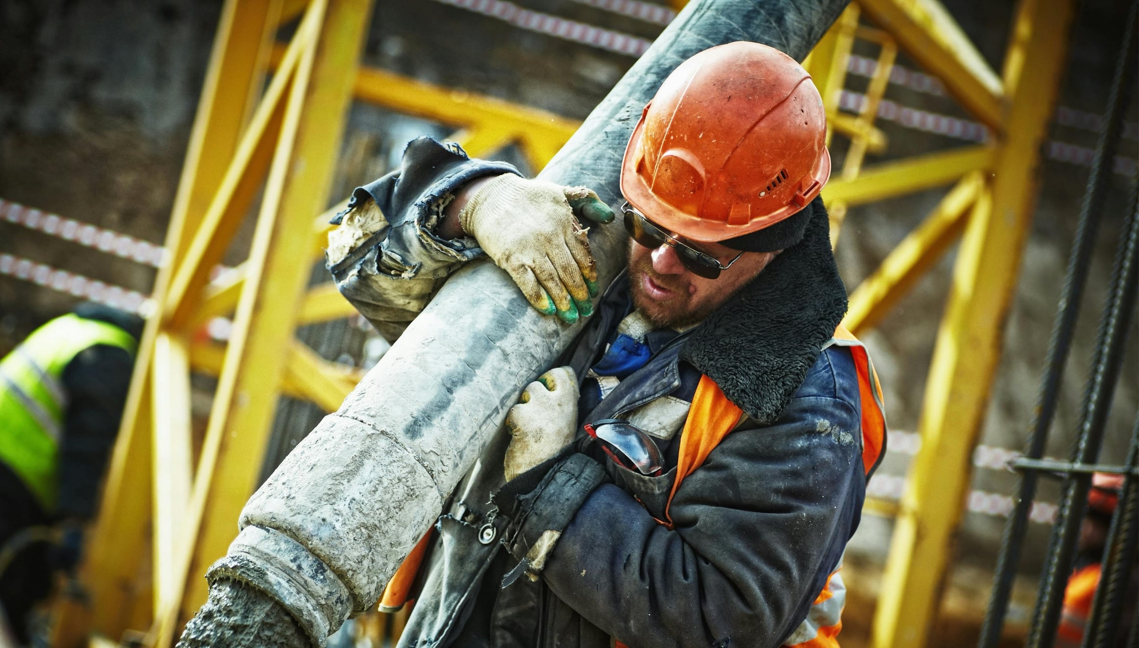 Los trabajadores de construcción en California tienen un trabajo muy sacrificado, pero su salario puede ser un gran aliciente, pues es el estado en el que se paga más por este rubro (Foto: Freepik)