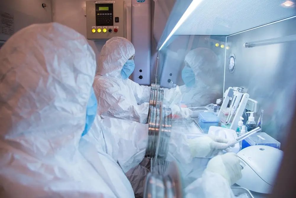 Rusia investiga muerte de trabajadora en laboratorio y decreta cuarentenas en Siberia