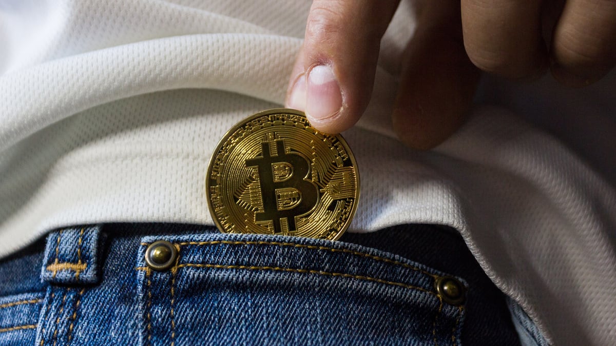 Bitcoin repunta tras revés legislativo en EE.UU. y toca máximo de ocho meses