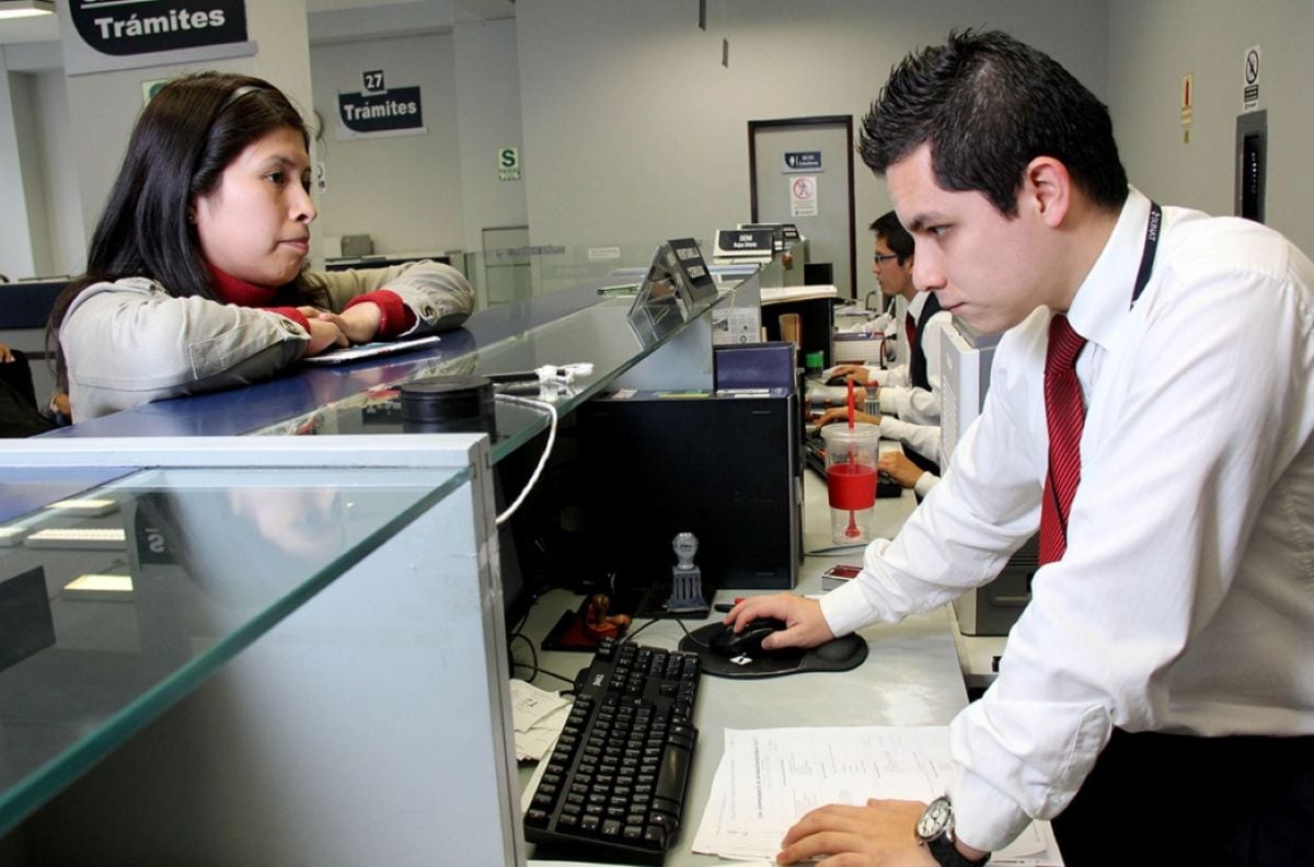 El Ejecutivo propone que las gratificaciones y la CTS de los trabajadores CAS alcancen el 100% de la remuneración recién en el año 2030. Foto: Andina.