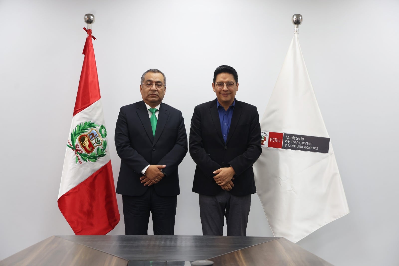 Foto de la reunión del ministro Aldo Prieto, titular del MTC, junto a Ilich López, congresista que representa a Junín, por donde pasará la Nueva Carretera Central. Foto: MTC.