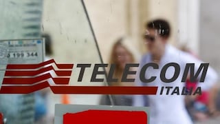 Telecom Italia vende su filial de red fija a KKR y reduce su tamaño y deuda