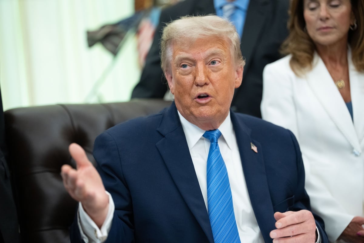 El presidente de Estados Unidos, Donald Trump, pronuncia un discurso en el Despacho Oval de la Casa Blanca en Washington, DC, EE.UU., el 10 de junio de 2026. (EFE/EPA/AARON SCHWARTZ)