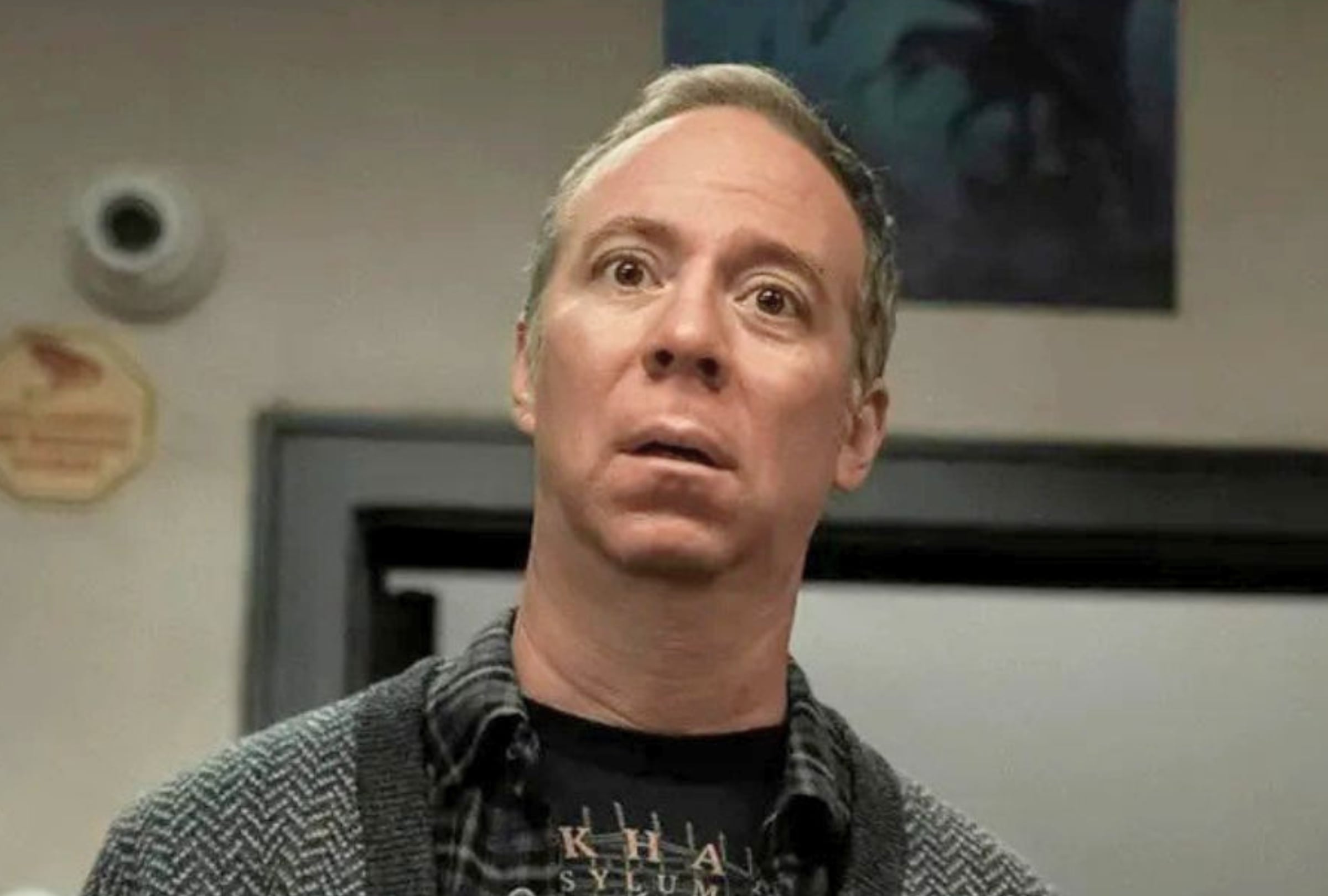 Kevin Sussman como Stuart Bloom en la serie spin-off de "The Big Bang Theory" titulada "Stuart Fails to Save the Universe" (Foto: HBO)