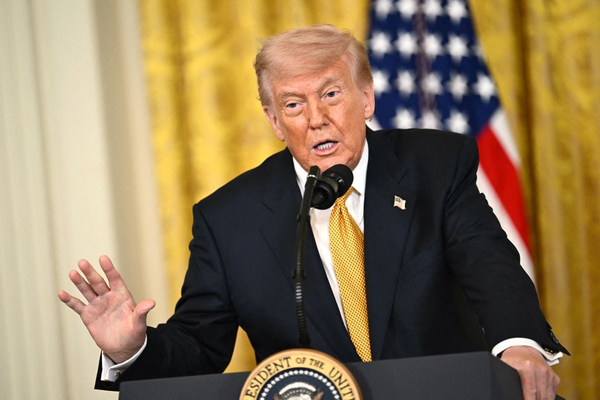 El presidente de Estados Unidos, Donald Trump, pronuncia un discurso en el Salón Este de la Casa Blanca, en Washington D. C., el 6 de mayo de 2026. Foto: Kent NISHIMURA / AFP