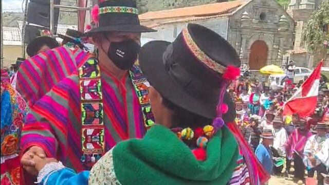 Cinco congresistas no respetaron distanciamiento social en celebración con autoridades de Ayacucho
