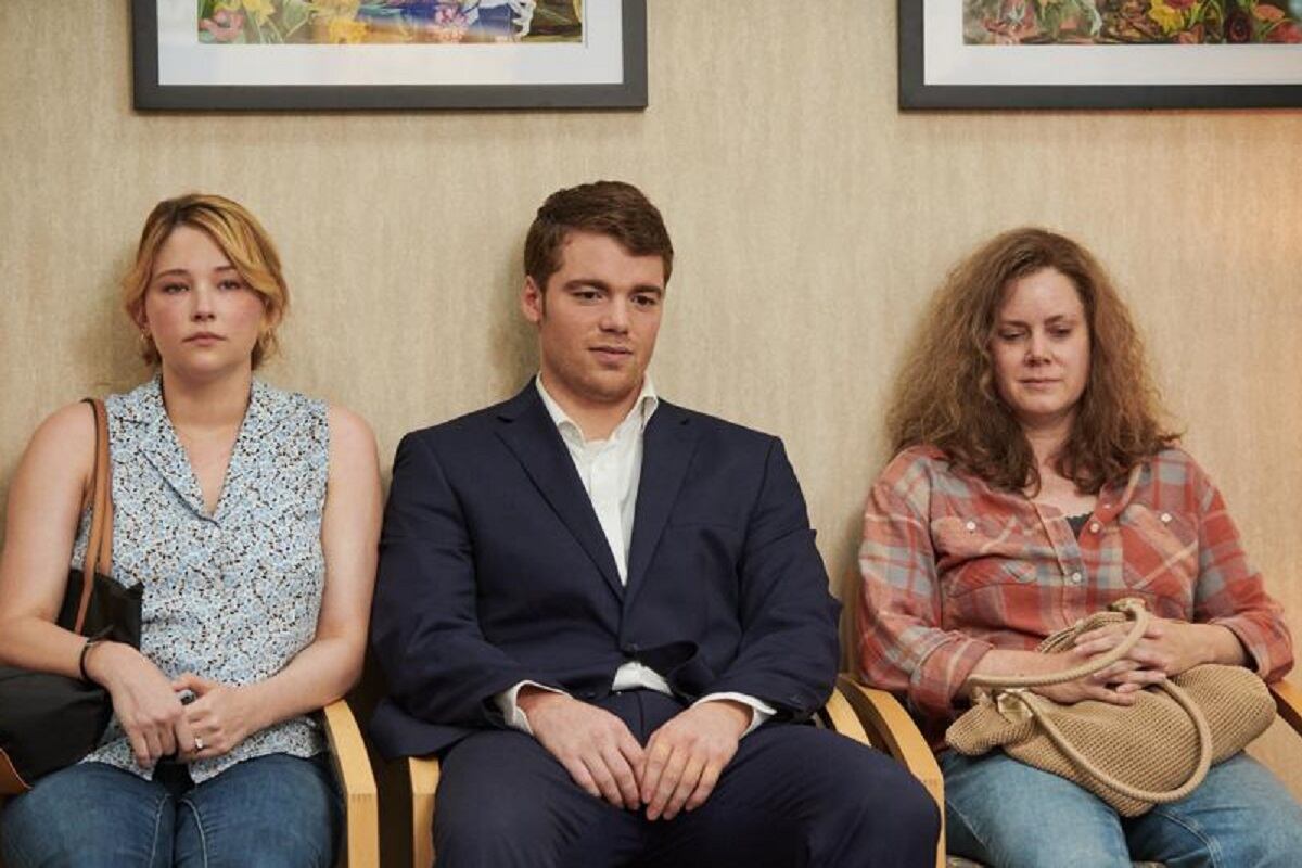 Haley Bennett, Gabriel Basso y Amy Adams en la película dramática "Hillbilly, una elegía rural" (Foto: Netflix)