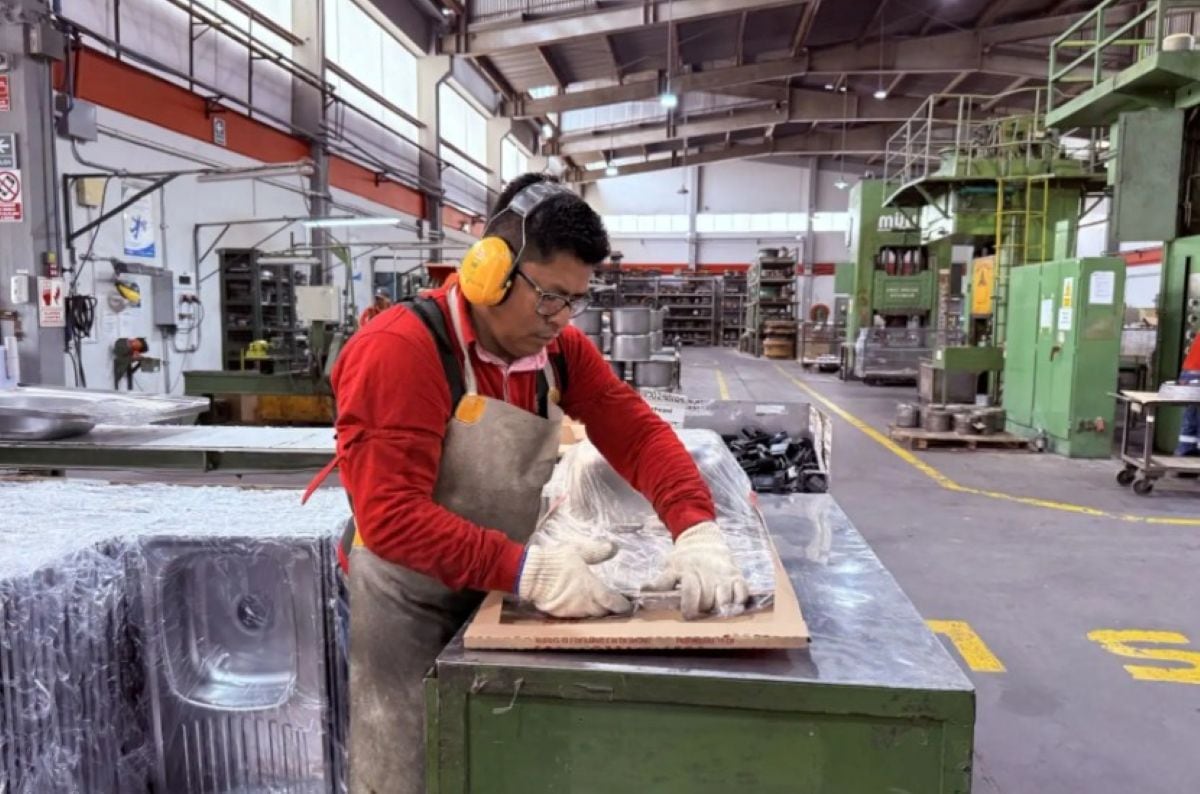 La manufactura peruana registró un crecimiento de 3.6% en marzo, impulsada principalmente por el desempeño del subsector fabril primario. Foto: Andina.