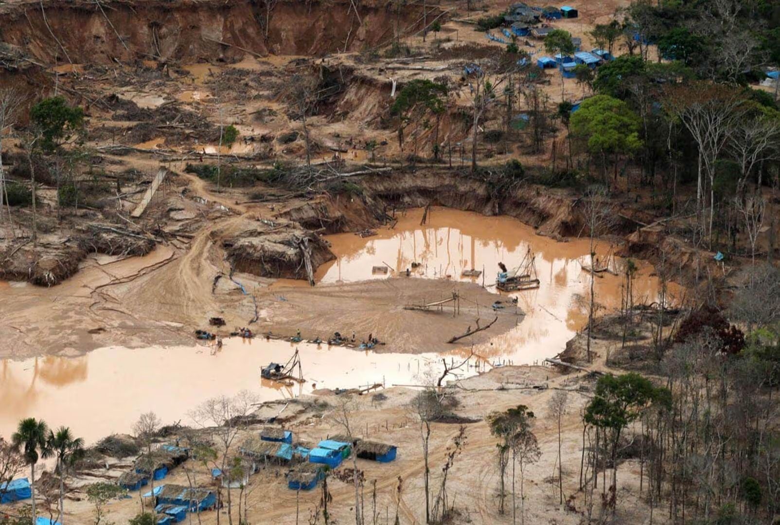 Minería ilegal: Quemar dragas no es una estrategia