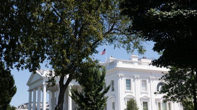 Acusación de informante sobre injerencia rusa sigue patrón que apunta a Casa Blanca