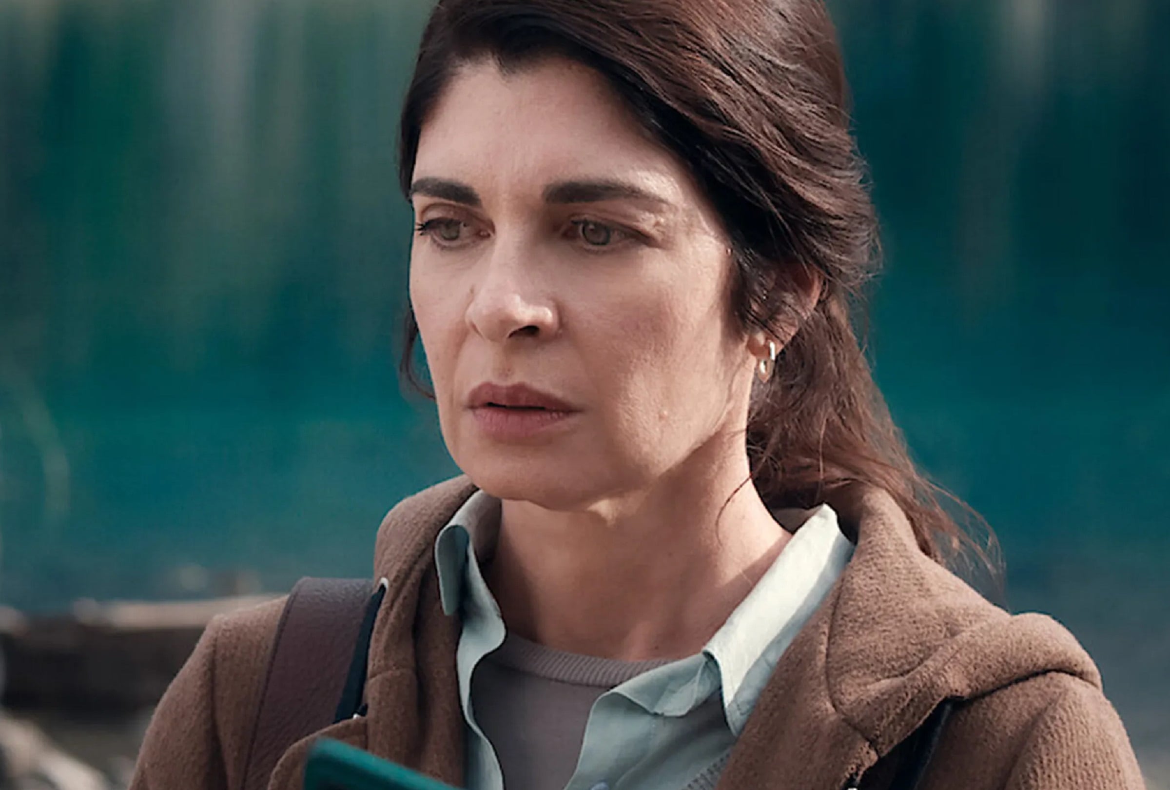 Ema Garay (Soledad Villamil) se hace pasar por una adolescente para atrapar al ciberacosador en la serie argentina "Atrapados" (Foto: Netflix)