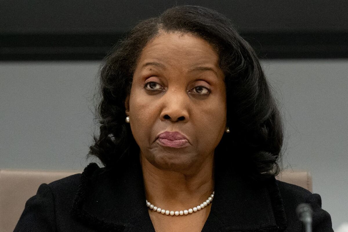 Desde el anuncio de la destitución de Cook el 25 de agosto el oro ha rendido 6%, mientras la pendiente de la curva de rendimientos de los bonos soberanos de EE. UU. se ha empinado 0.14%. (Foto de SAUL LOEB / AFP)