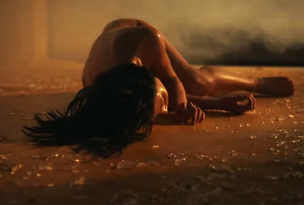 Park Jungja (Kim Shin-rock) resucitó al final de la primera temporada de "Rumbo al infierno" (Foto: Netflix)