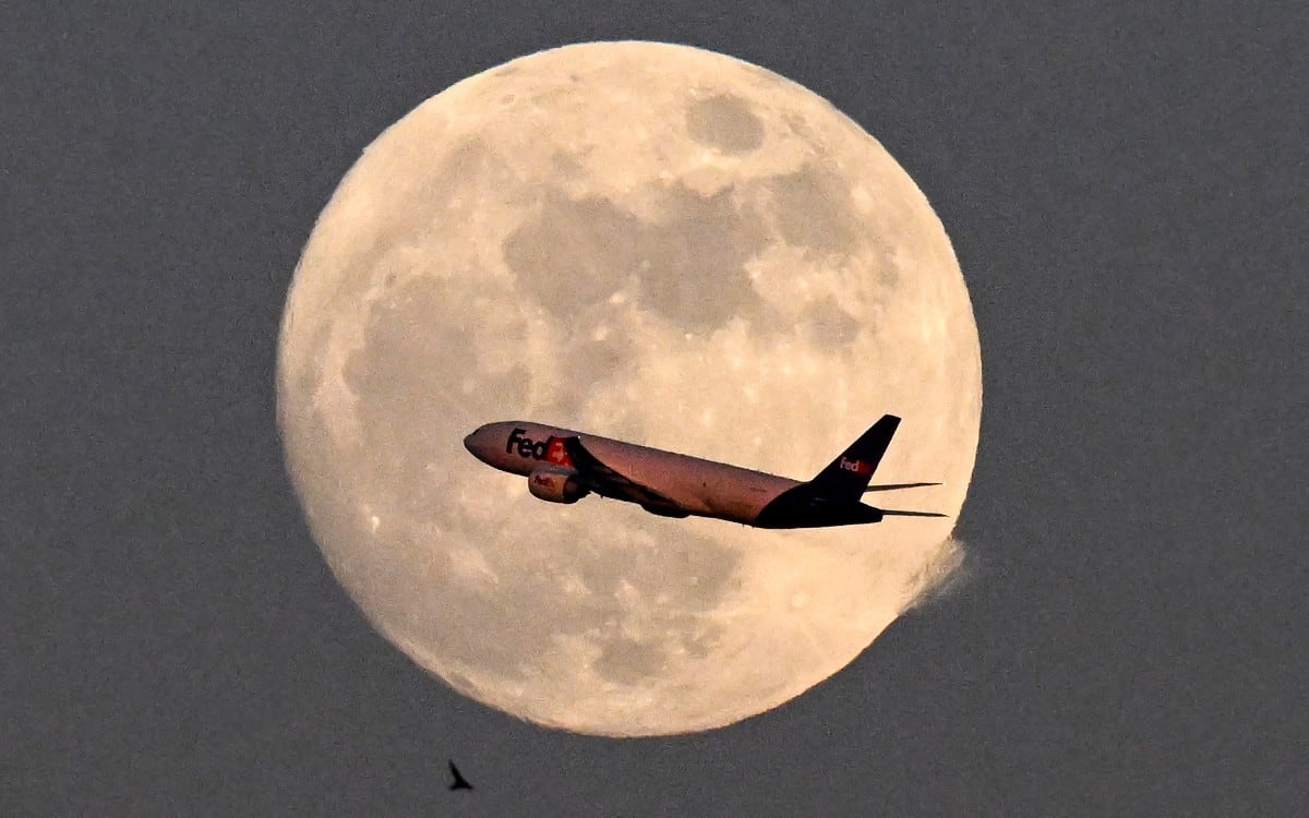 La Luna se acercará a Marte, Júpiter y Venus, mientras este último alcanzará su máximo brillo del año durante su aparición vespertina. (Foto por KIRILL KUDRYAVTSEV / AFP)
