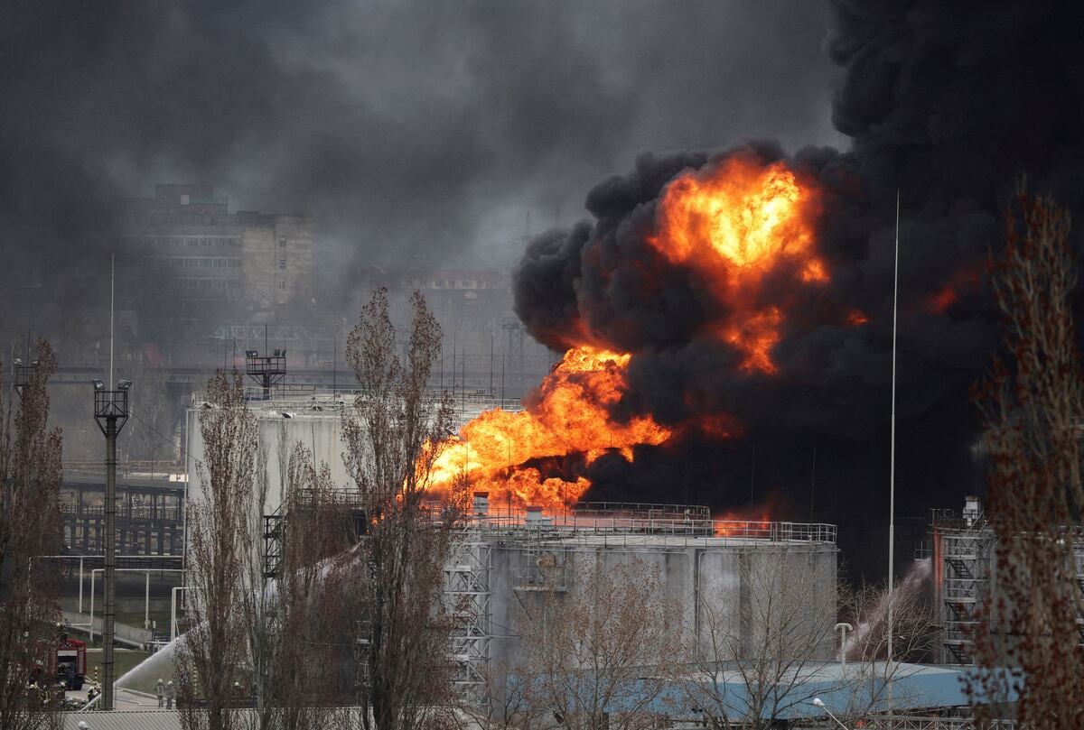 Un bombardero supersónico ruso lanzó tres misiles hipersónicos sobre Odesa, según el Centro de Estrategia de Defensa, un centro de estudios ucranianos que sigue la guerra. (Foto: REUTERS)