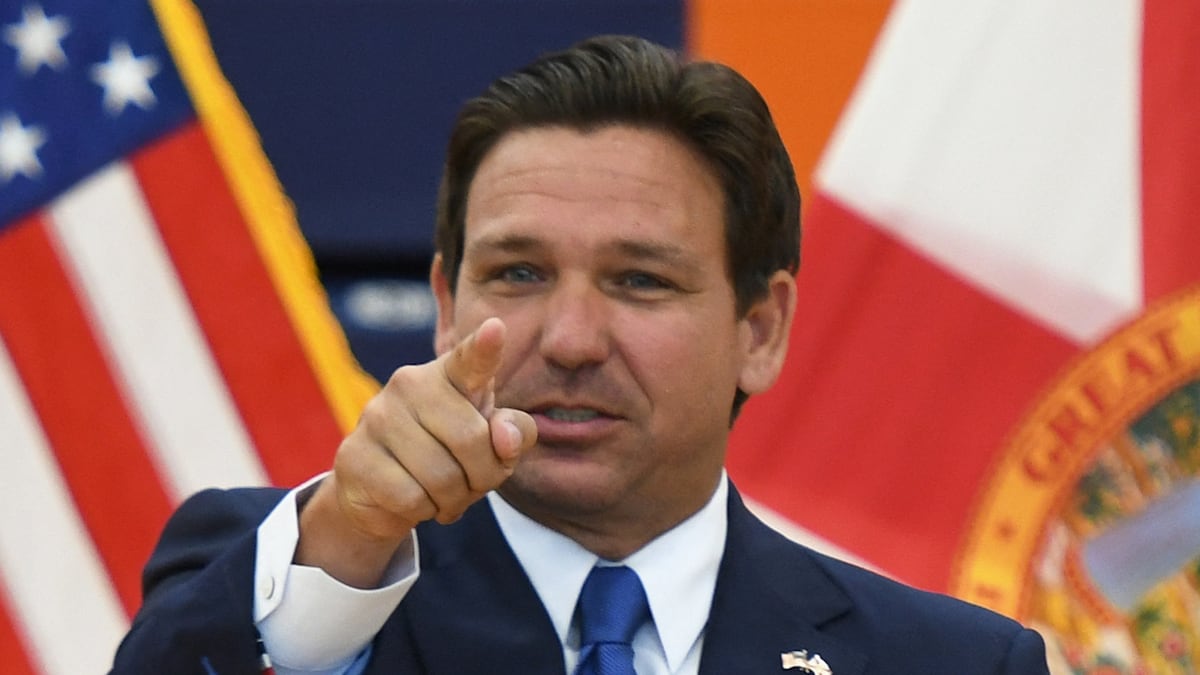 Ron DeSantis firmó nueva ley para los cajeros de criptomonedas en Florida: habrá límites diarios desde 2027