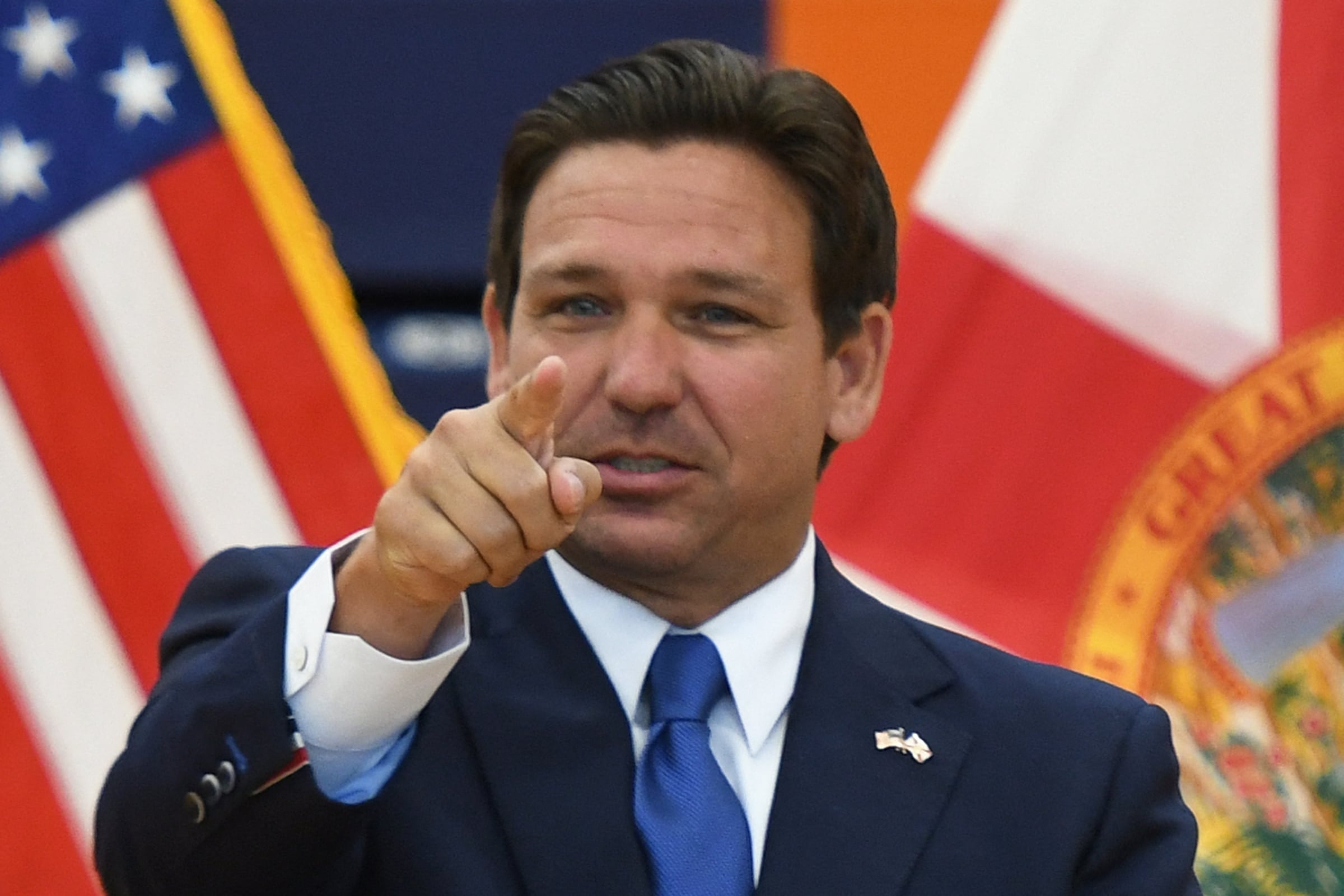 El gobernador Ron DeSantis firmó esta le, pero recién entrará en vigor en 2027 (Foto: AFP)