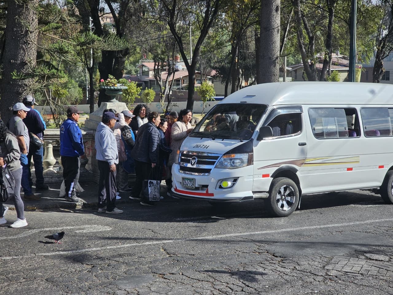 La Gerencia Regional de Educación exhortó a la Municipalidad Provincial de Arequipa, a solucionar el problema del transporte público, el cual viene afectando a estudiantes y la población en general. (Foto: Yunsu Pariapaza/@photo.gec)