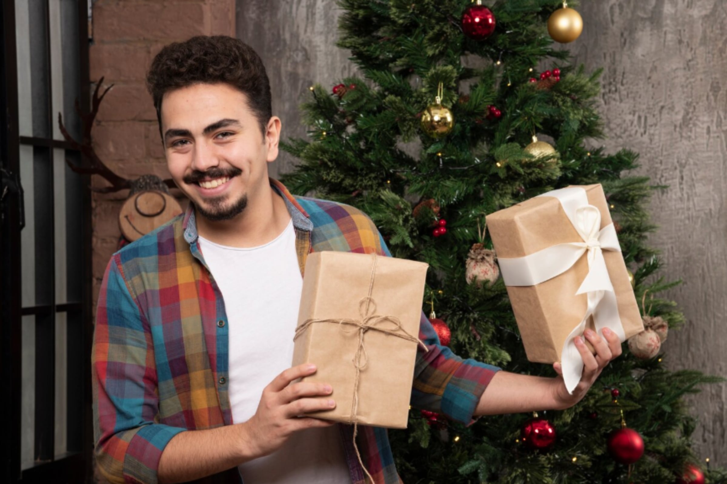Cientas de personas en EE. UU. realizan el envío de encomiendas como parte de la temporada navideña. (Crédito: Pexels / Imagen referencial)
