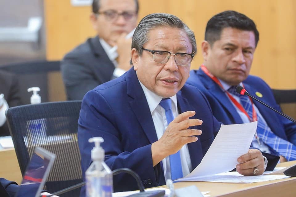 Ciro Castillo enfrenta una orden de detención preliminar de 15 días y una medida de allanamiento, mientras continúa su búsqueda a nivel nacional. (Foto: Gobierno Regional del Callao)