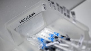 COVID-19: Moderna dice que su vacuna revisada crea mayor respuesta inmune ante ómicron
