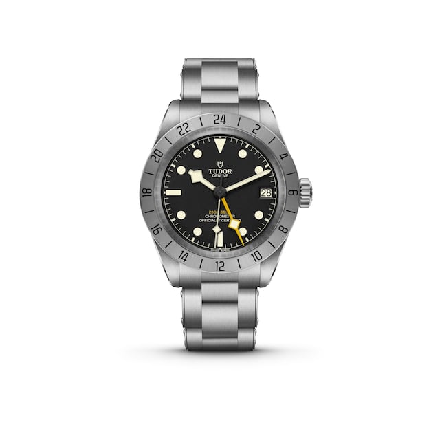 El Black Bay Pro de Tudor destaca por su función de doble huso horario y su precisión como cronómetro suizo. Ofrece múltiples opciones de brazalete y una hermeticidad de hasta 200 metros. (Foto: Casa Banchero)