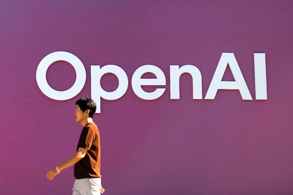 Cartel de OpenAI exhibido en el exterior del lugar donde se celebró su conferencia de prensa en Seúl, Corea del Sur, el miércoles 10 de septiembre de 2025. Fotógrafo: SeongJoon Cho/Bloomberg
