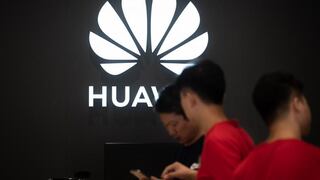 Trump promulga ley para sustituir equipos de Huawei