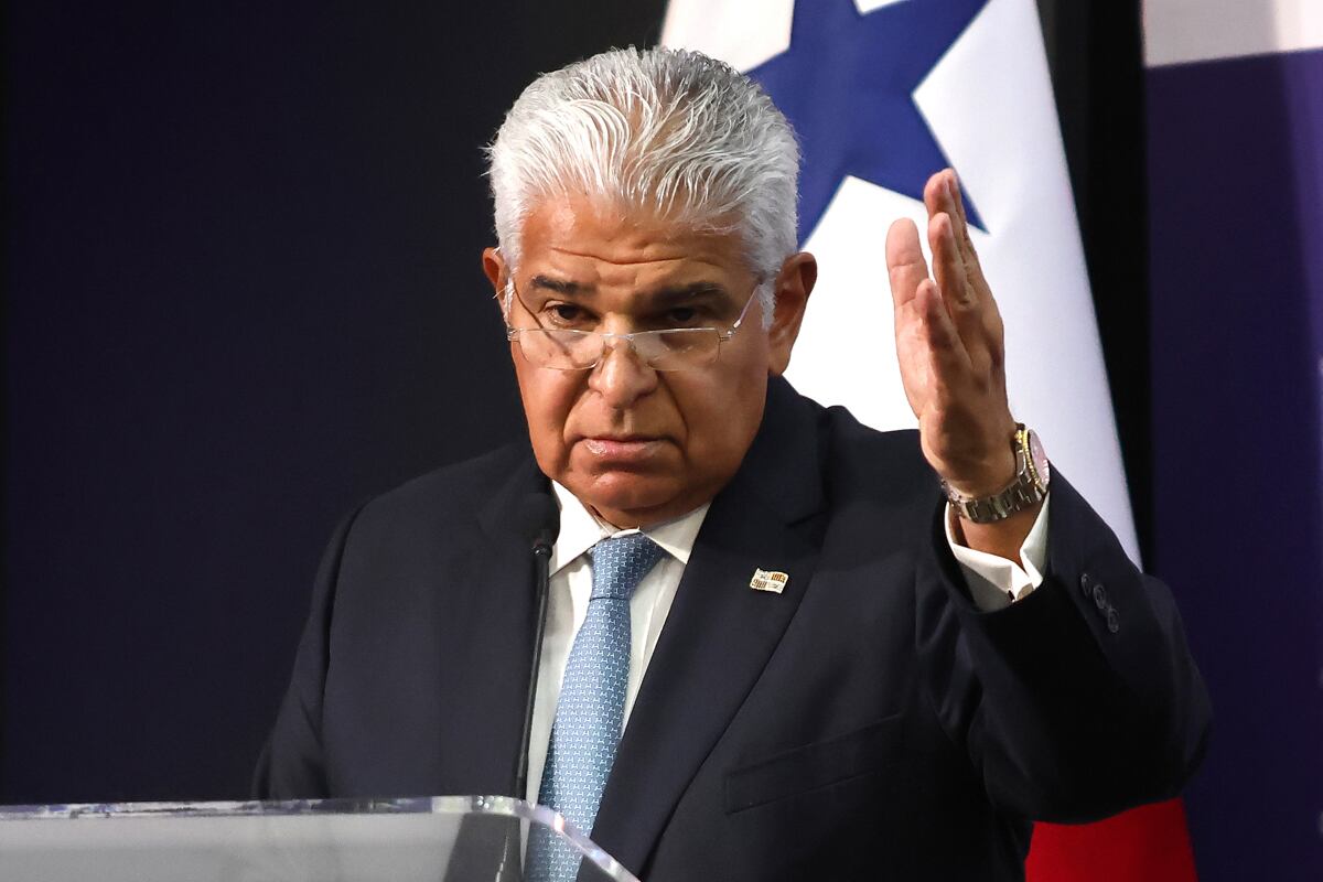 El presidente panameño, José Raúl Mulino, habla en una rueda de prensa tras reunirse con el secretario de Estado de Estados Unidos, Marco Rubio, en Ciudad de Panamá, el 2 de febrero de 2025. (Foto de Gabriel Rodríguez / EFE)
