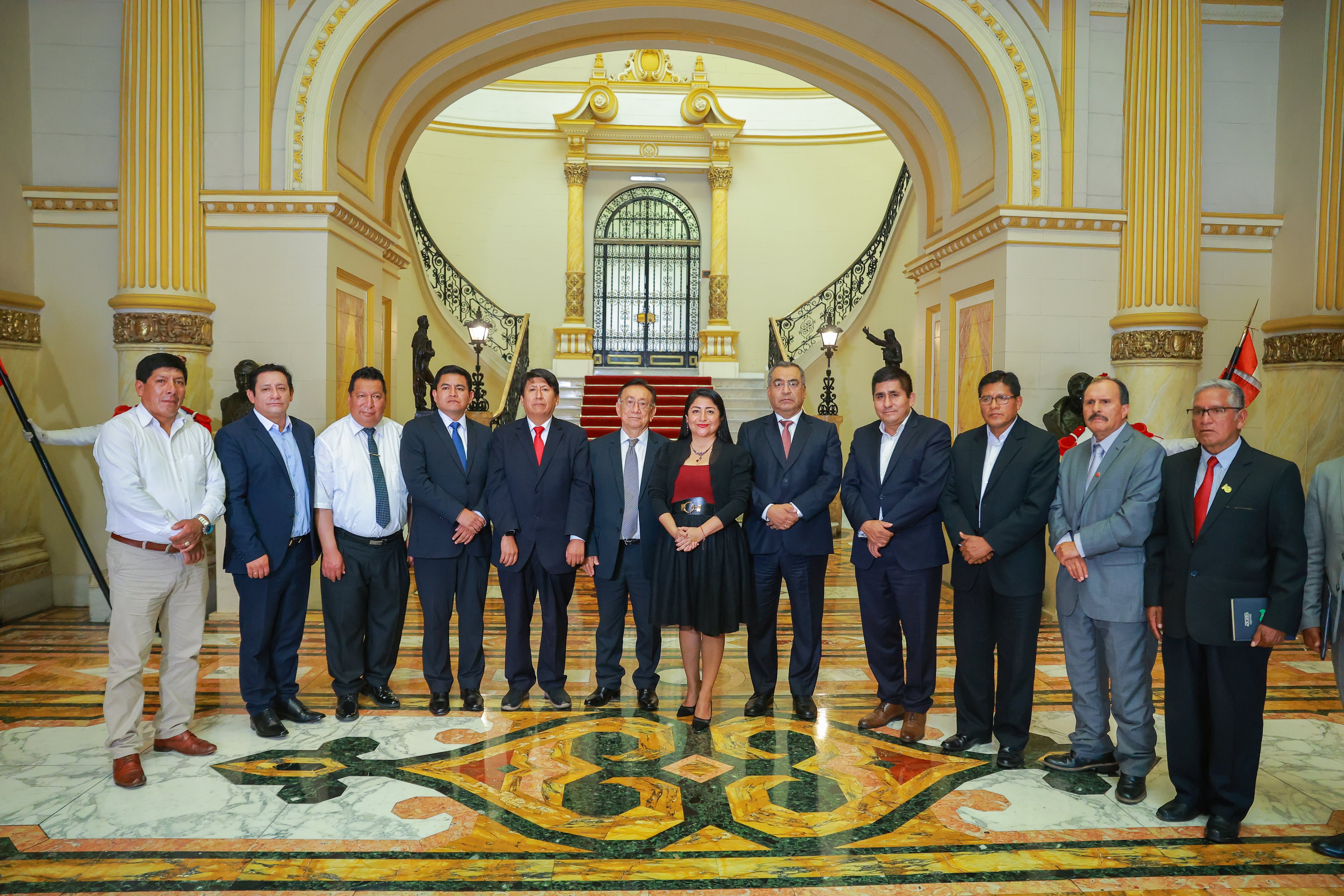 El viernes 20 de febrero, el presidente José Balcázar, sostuvo una reunión con gobernadores regionales y alcaldes sobre el proyecto de la Nueva Carretera Central