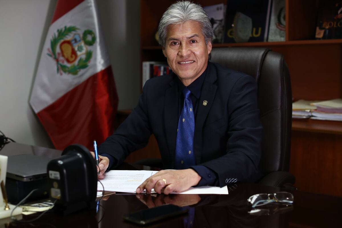 Alfredo Azurín se mostró a favor de una reforma en la Policía.
FOTOS: ALESSANDRO CURRARINO/EL COMERCIO