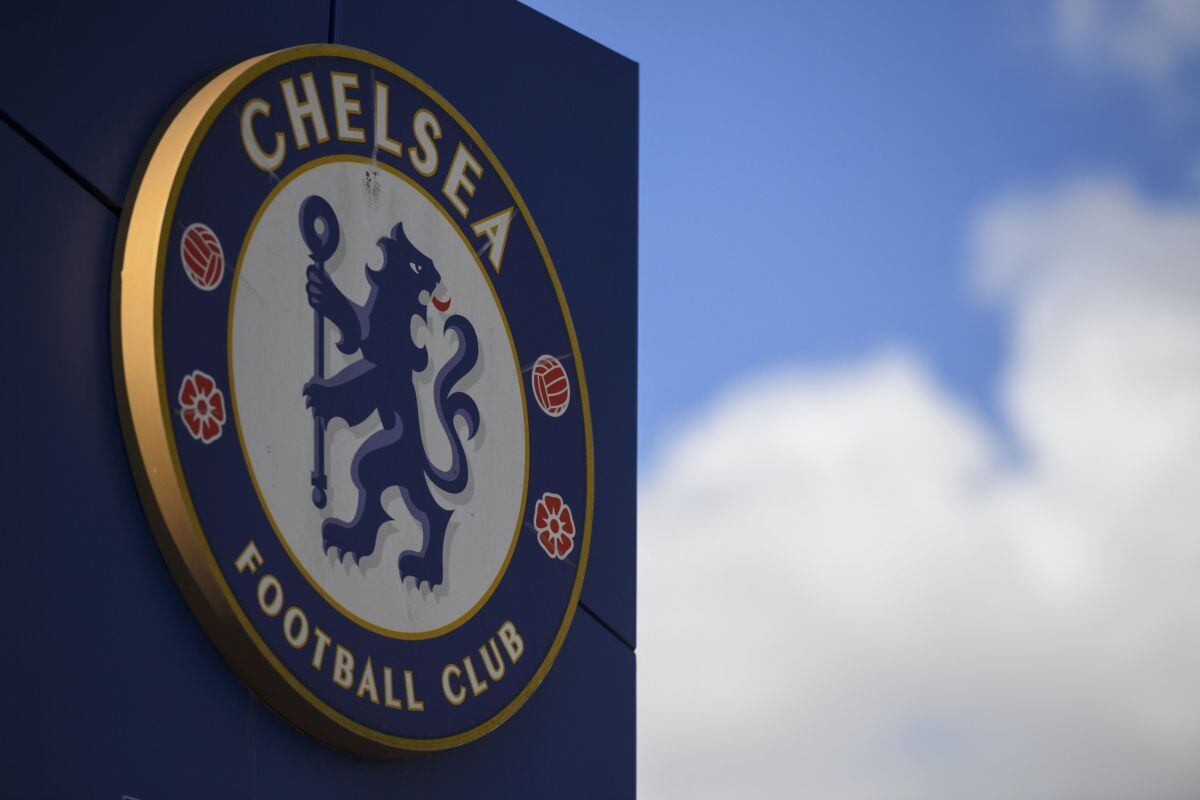 Un emblema del Chelsea Football Club en el estadio Stamford Bridge de Londres, Reino Unido, el viernes 18 de marzo de 2022. Fotógrafo: Chris J. Ratcliffe/Bloomberg