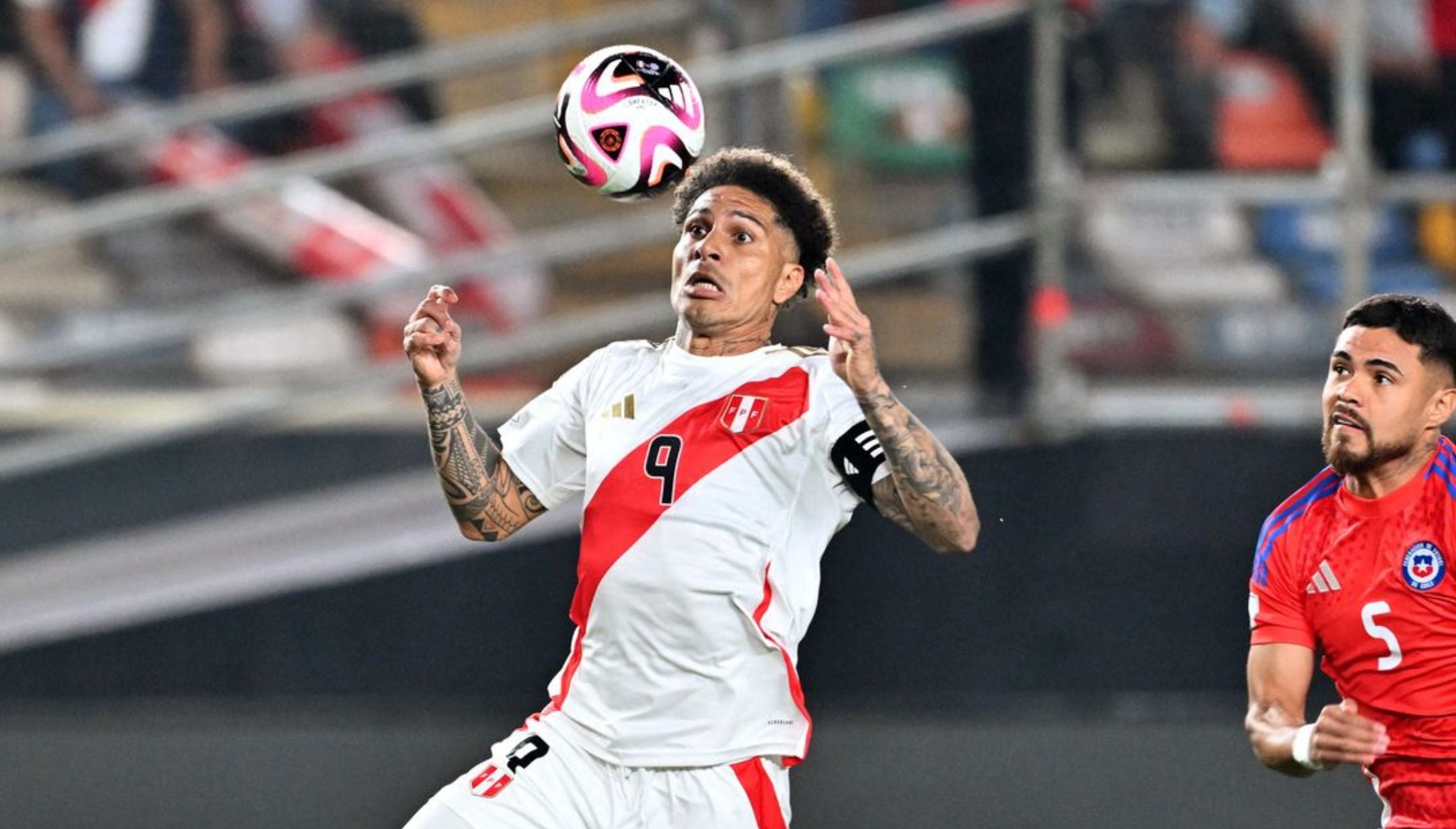 Perú empató 0-0 con Chile en una nueva edición del Clásico del Pacífico válido por la Fecha 11 de las Eliminatorias 2026. | Crédito: @labicolor / Instagram