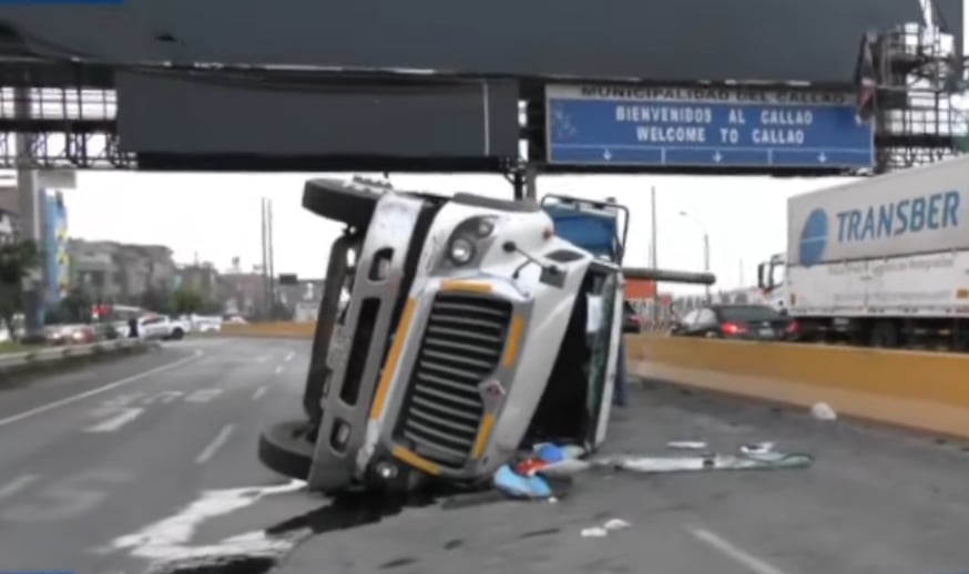 La congestión se agravó durante el horario punta de la mañana, dado que quienes van en el carril izquierdo se detienen un poco a observar qué es lo que ha ocurrido. (Foto: Difusión)