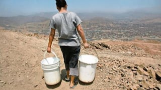 Perú: mujeres son las encargadas de cargar el agua en el 61 % de hogares 