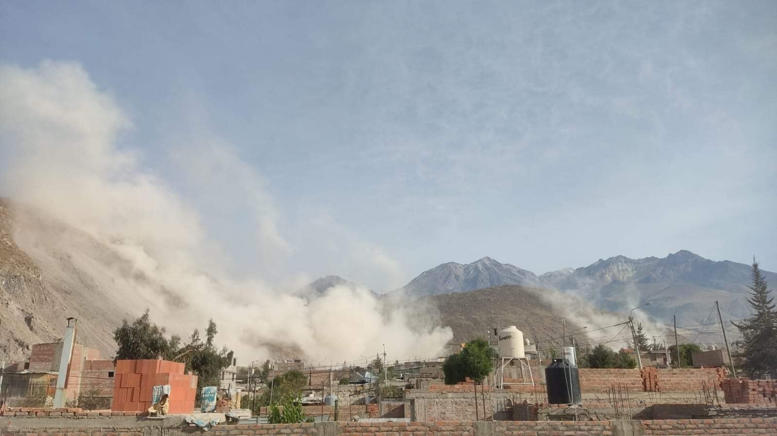 Temblor en Arequipa de 6 grados provoca desplazamientos de tierra y rocas. (Foto: Yaku Noticias)