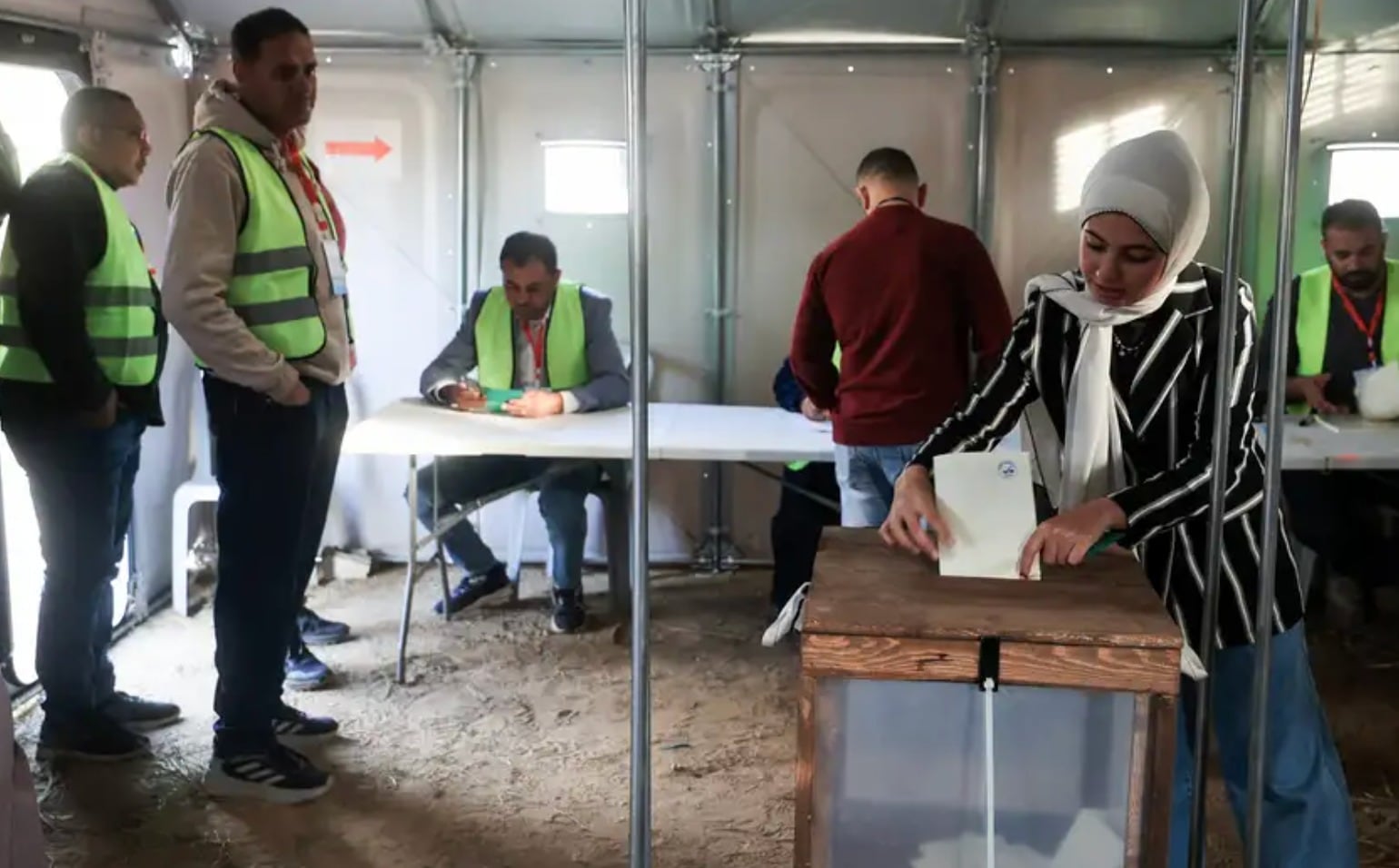 Palestinos votan en elecciones municipales en Cisjordania y una zona de Gaza.