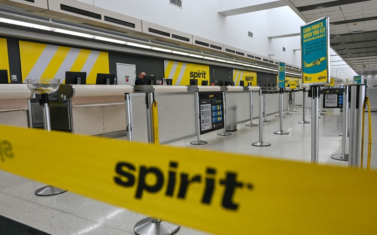 Tras el cese de operaciones que afecta a 17,000 trabajadores, el Gobierno señala a sus predecesores por la crisis de Spirit Airlines. (Foto: GIORGIO VIERA / AFP)