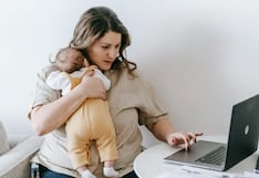 Promoverán el teletrabajo para el padre o madre durante el primer año de su hijo