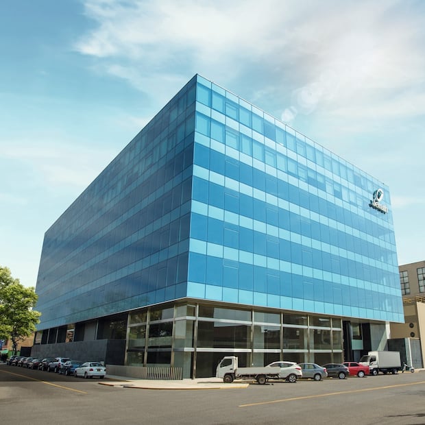 En 2018, mudó sus unidades de negocio de su edificio de Lince al a la nueva sede corporativa en Chorrillos, aportando 31,000 m2.