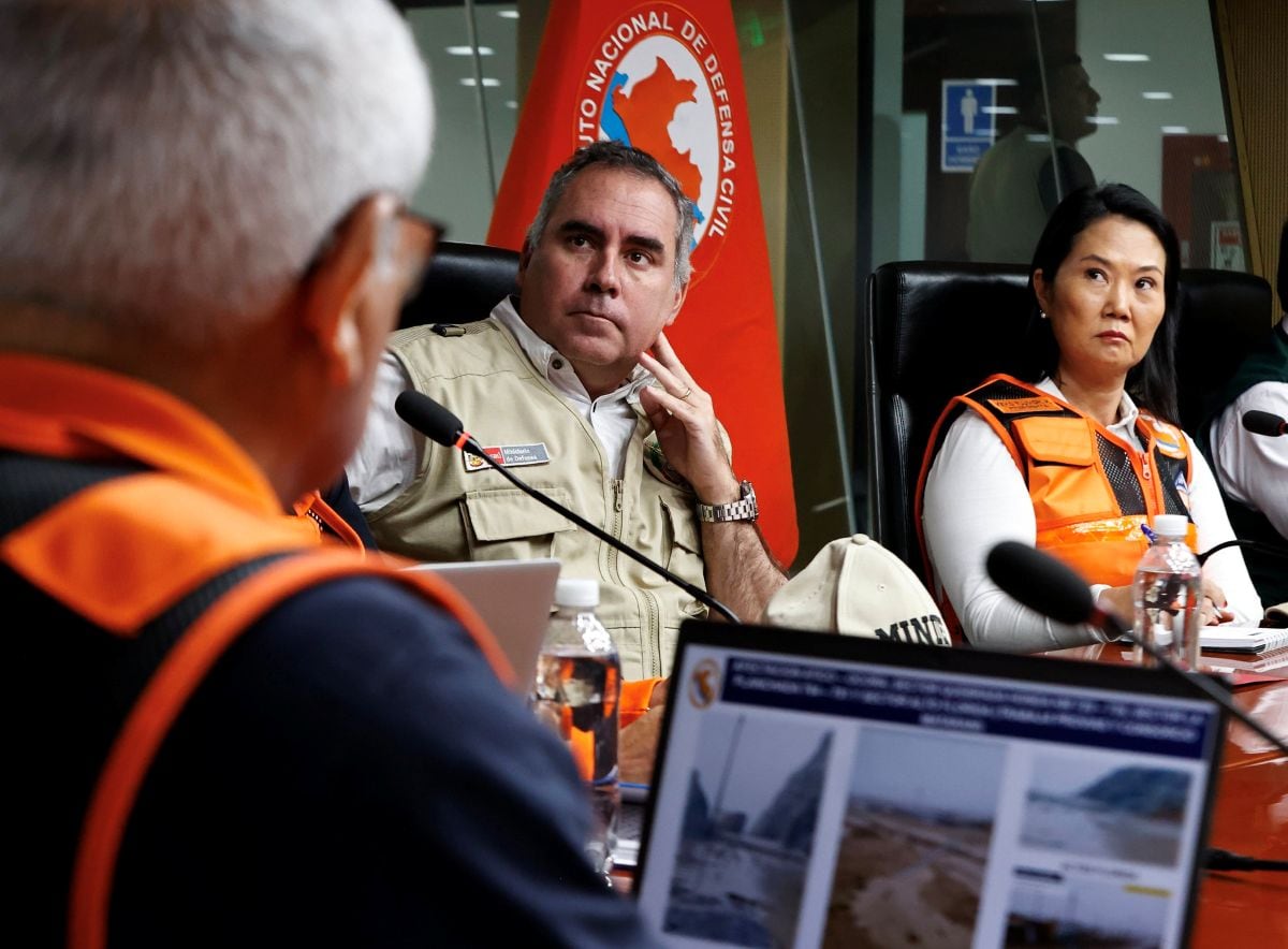 La presidenta Keiko Fujimori afirmó que el ministro de Defensa, Rafael Belaúnde, cuenta con su respaldo y acudirá al Congreso si se aprueba la interpelación. Foto: Mindef.
