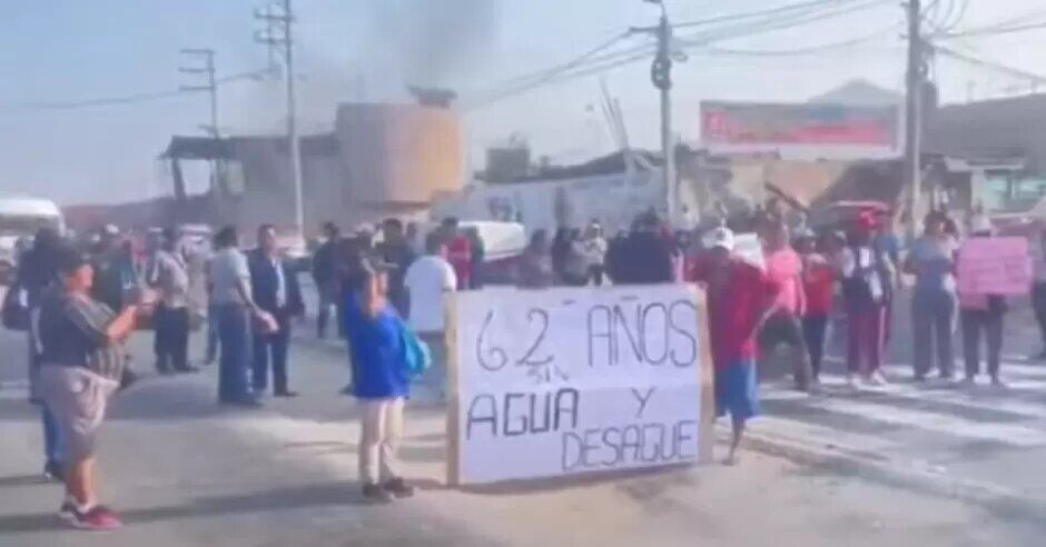 Los protestantes se han ubicado a la altura del kilómetro 87 de la vía, en la zona de ingreso al poblado de Pampa Libre, impidiendo la circulación de vehículos de norte a sur y viceversa.