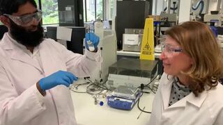 Investigadores desarrollan polvo magnético que elimina microplásticos del agua en una hora