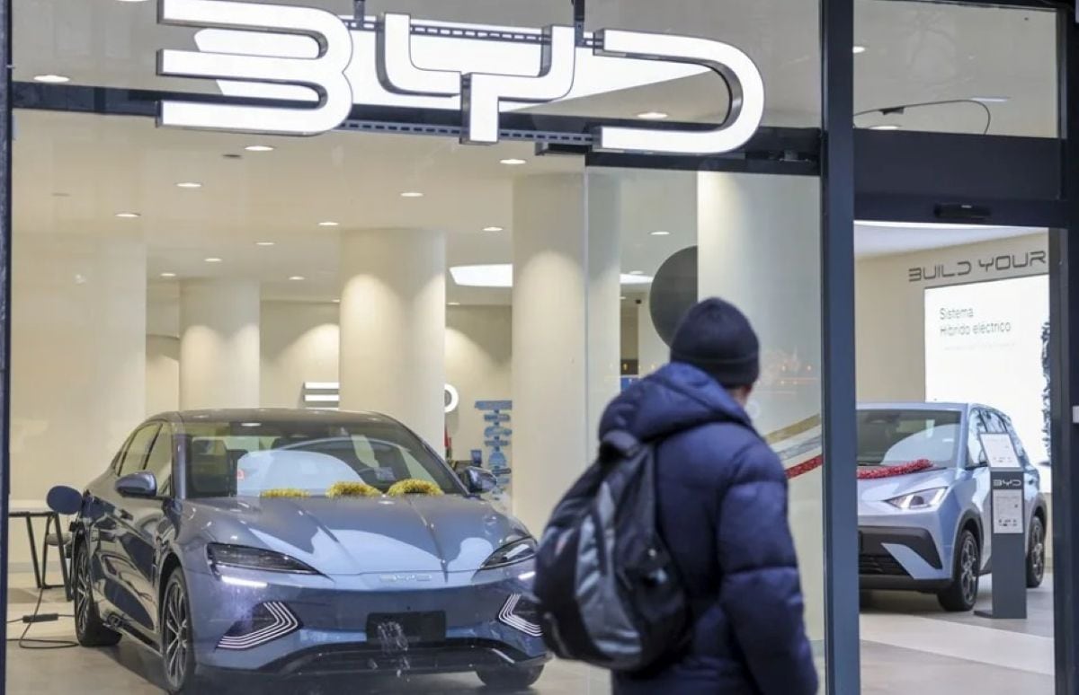 Las ventas mundiales de autos eléctricos podrían representar cerca de un tercio del mercado automotor en 2026. Foto: EFE.