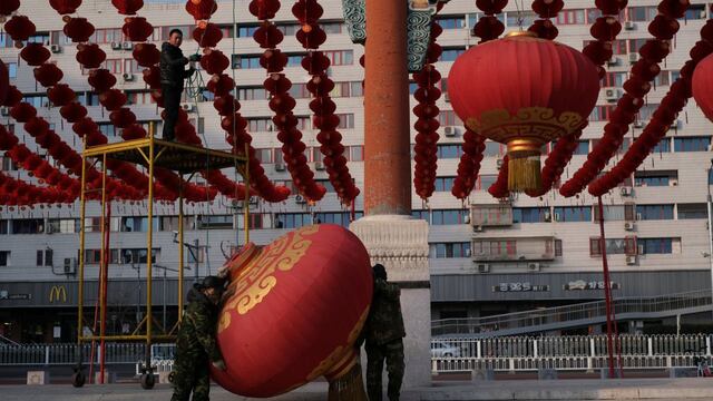 Millones de chinos viajan ante otro Año Nuevo marcado por el temor al virus