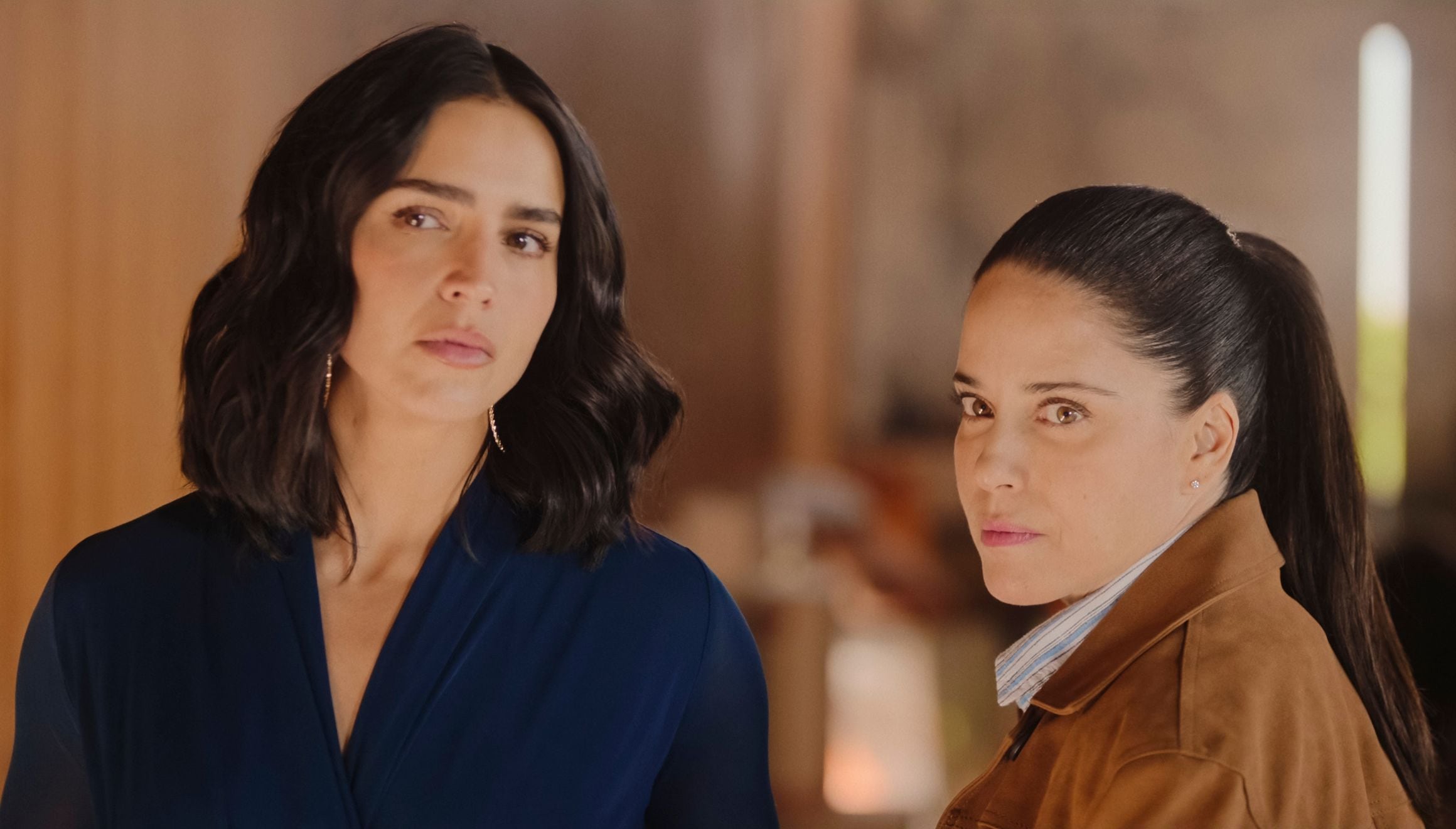 Barbara de Regil como Pantera y Ana Claudia Talancón como Daniela en una escena de la temporada 2 de la serie mexicana "Accidente" (Foto: Netflix)