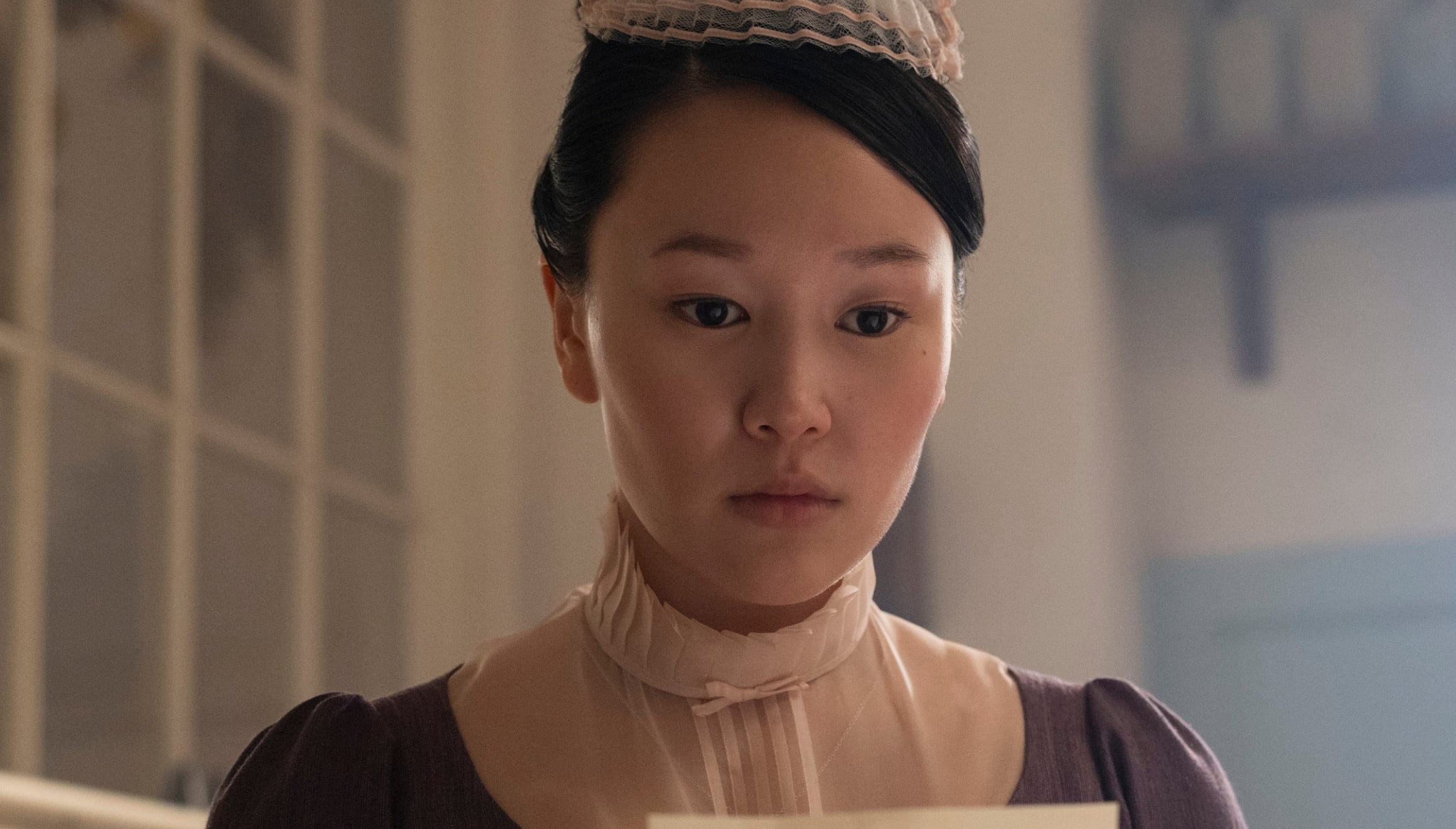 La actriz Yerin Ha como Sophie Baek en una escena de la temporada 4 de la serie "Bridgerton" (Foto: Netflix)