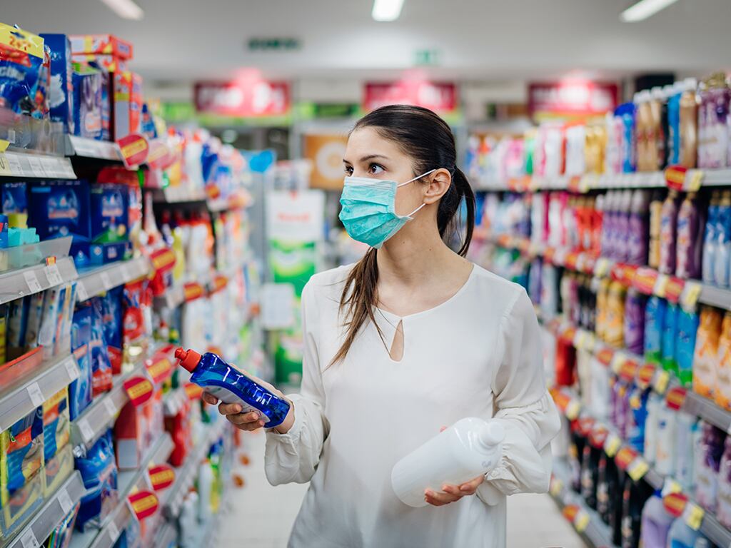 Durante 2025, tanto los productos para el cuidado de la ropa como los de cuidado del hogar mostraron una caída en el precio promedio. (Foto: iStock)